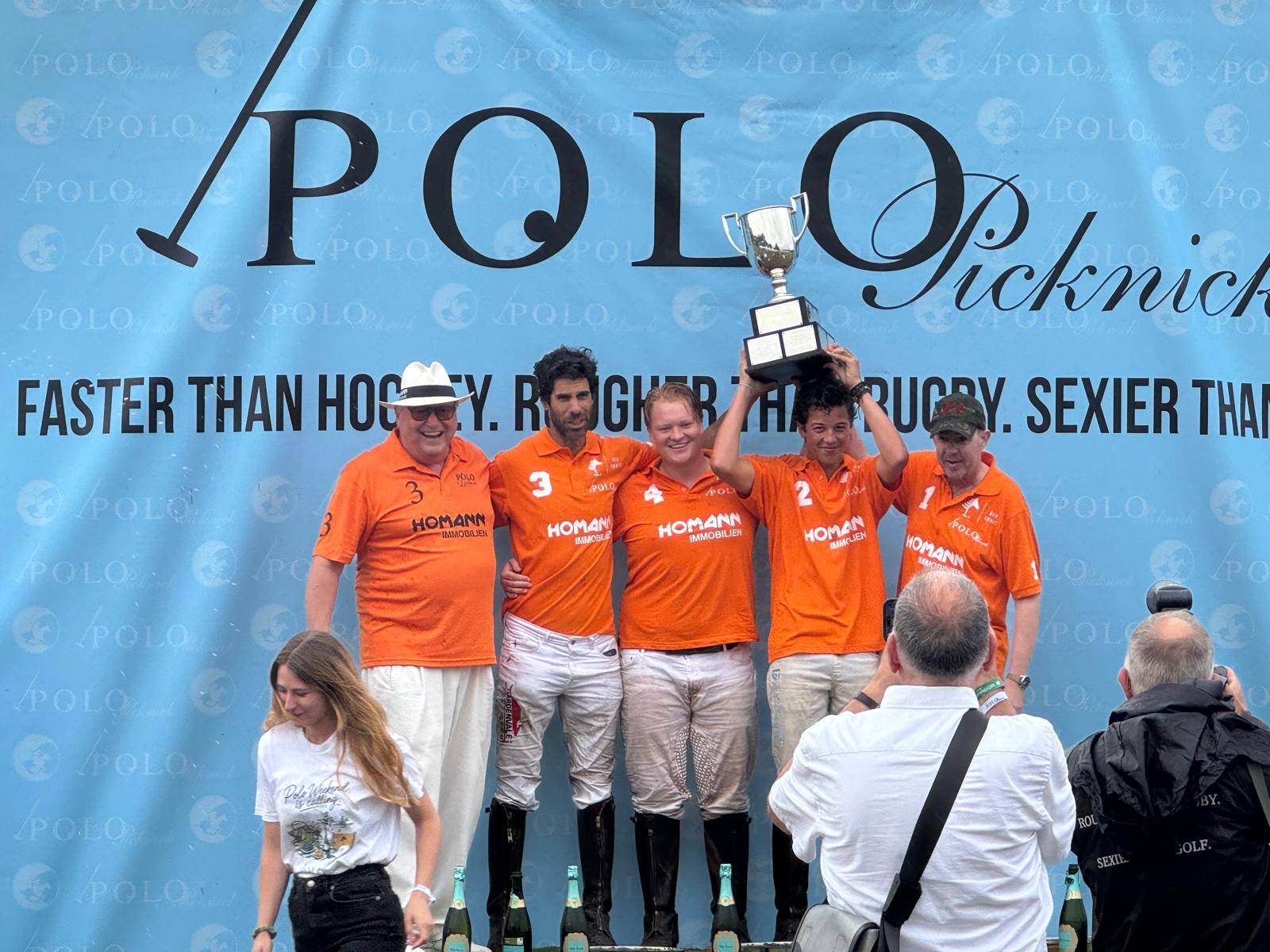 Spitzensport, Sommerflair und ein umjubelter Turniersieg: HOMANN IMMOBILIEN Team gewinnt das 22. Polo Picknick Münster