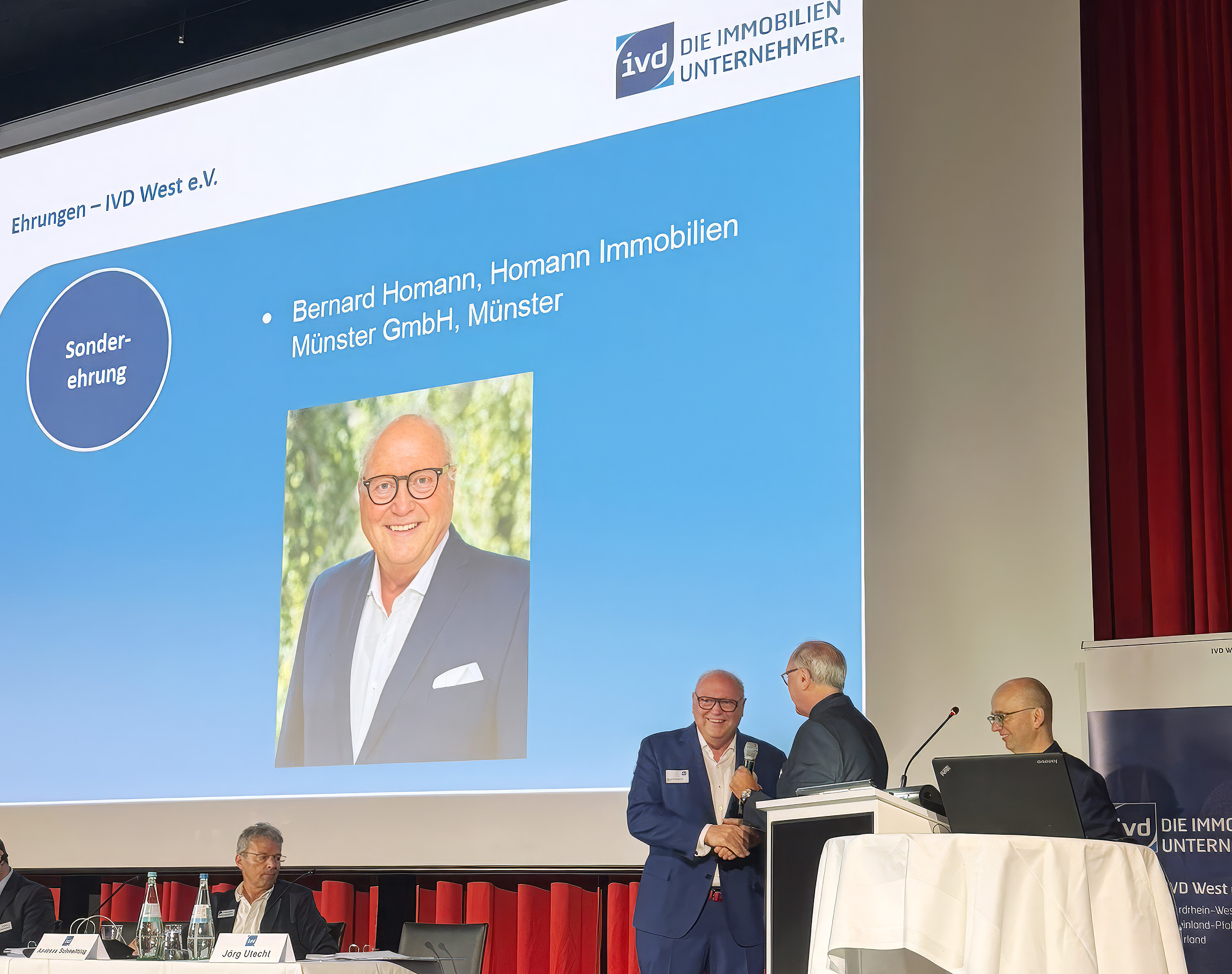 IVD zeichnet Bernard H. Homann mit Ehrennadel in Silber aus: Würdigung für nachhaltiges Engagement in der Immobilienwirtschaft