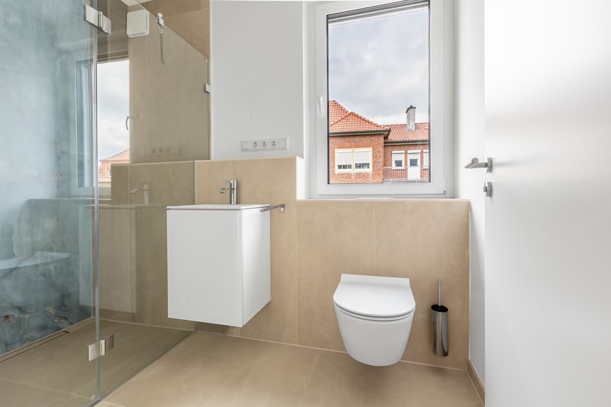 Gäste-WC mit Dusche