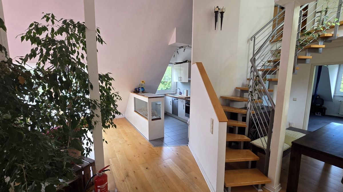 Treppe - Aufgang zur Empore