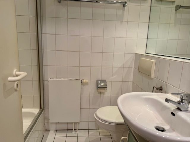 Das moderne Bad mit Dusche