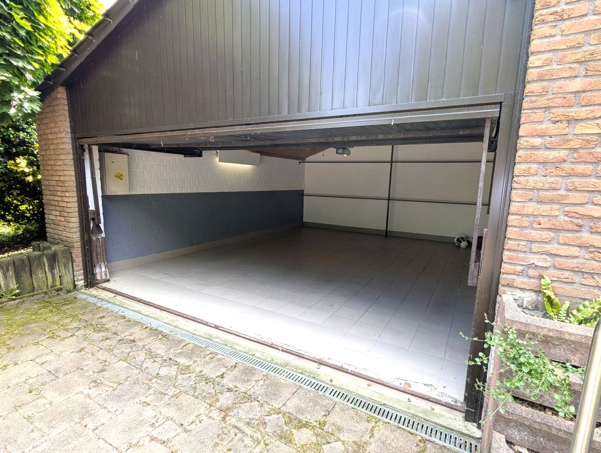Grosszügige Garage