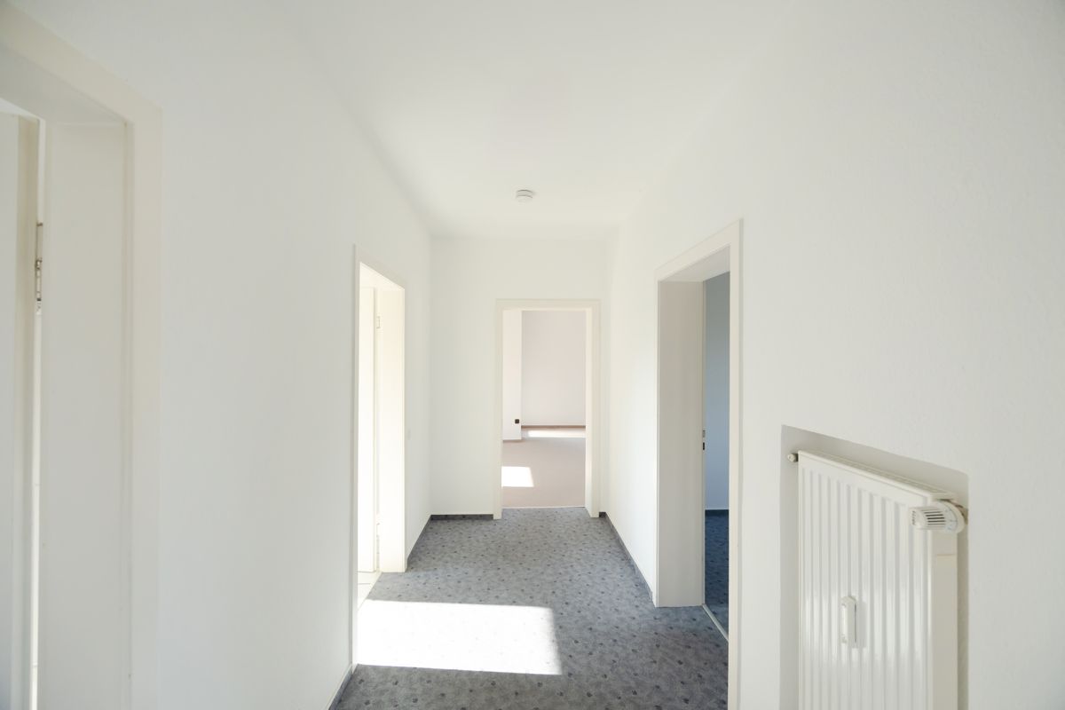 Geräumiger Eingangsbereich mit klassischem Grundriss