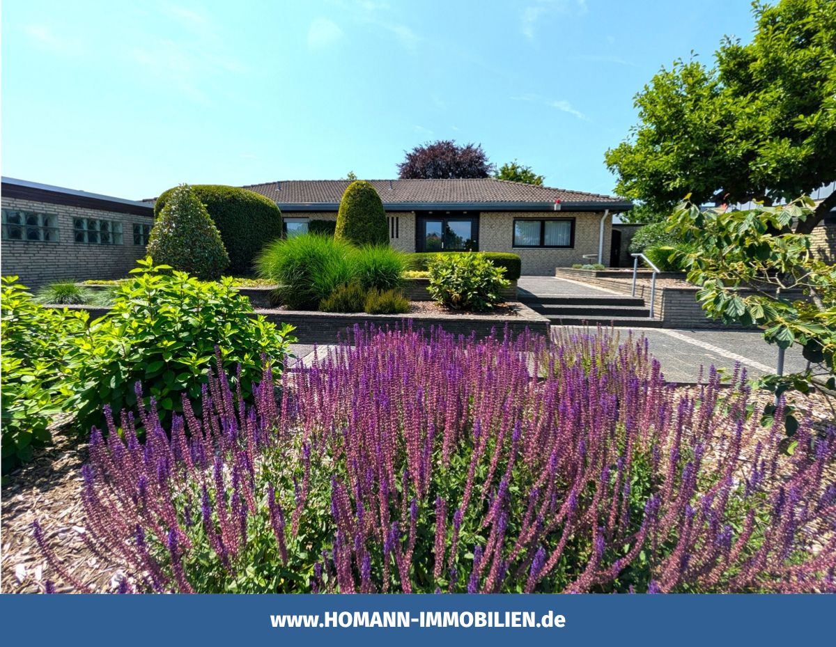 Auch der Vorgarten ist liebevoll angelegt und sehr gepflegt.