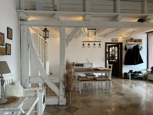 Wohnzimmer mit der Blickrichtung Esstisch 