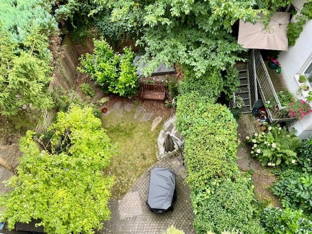 Viel Grün auf der Rückseite des Hauses