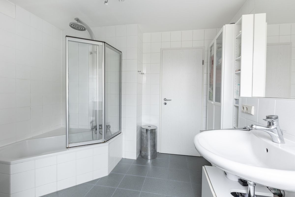 Tageslichtbad mit Badewanne