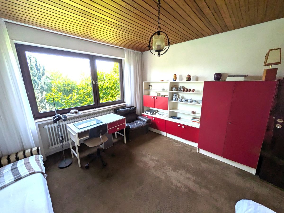 Helles Kinderzimmer.