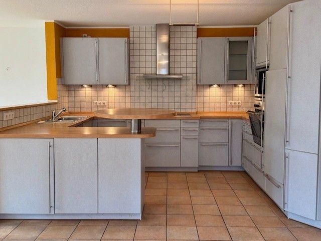 mit Thekenanbau