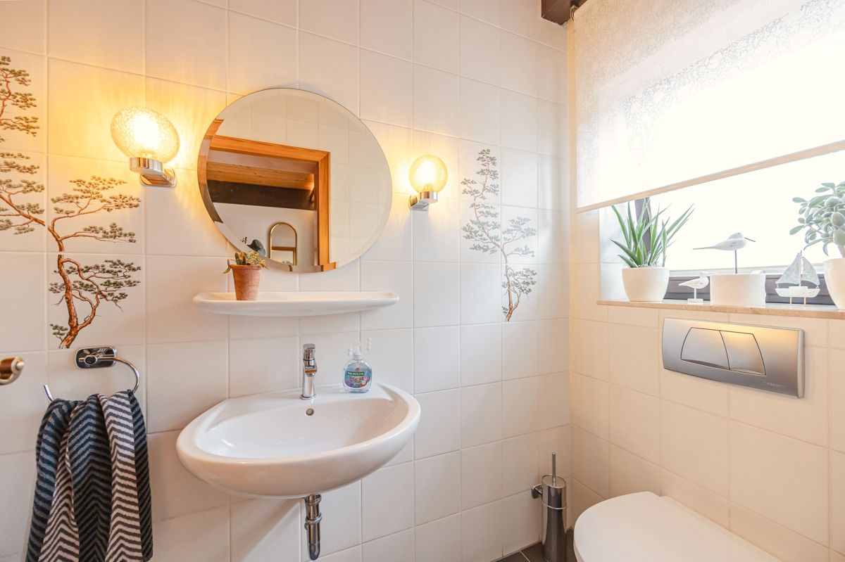 Einladendes Gäste-WC im Erdgeschoss