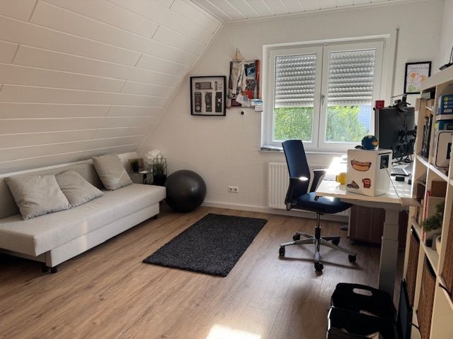 Büro- bzw. Kinderzimmer