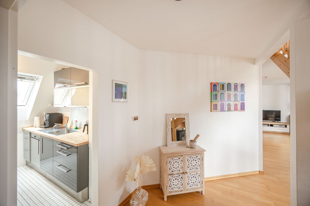 Willkommen in dieser schönen Wohnung! Blick von der Wohnungstür