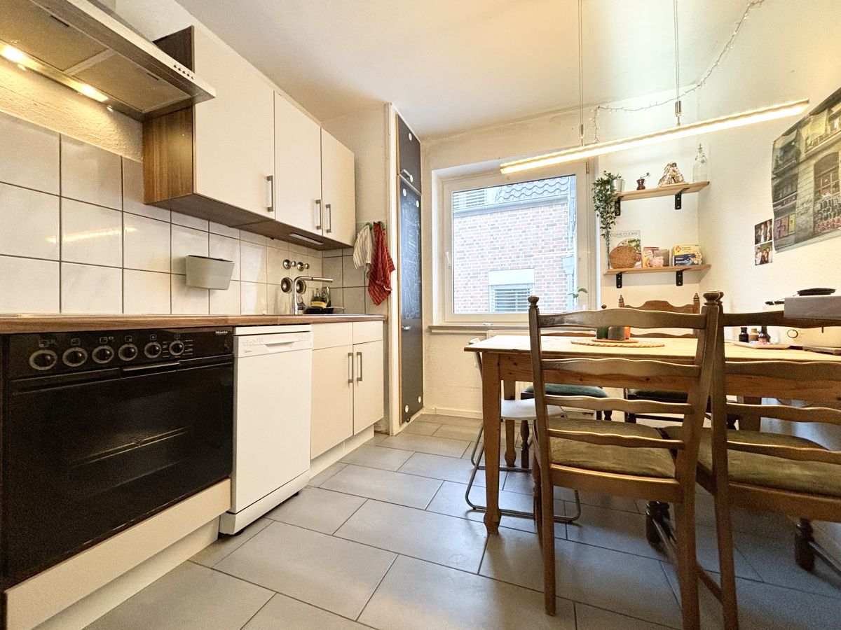 Die große Küche mit Essplatz