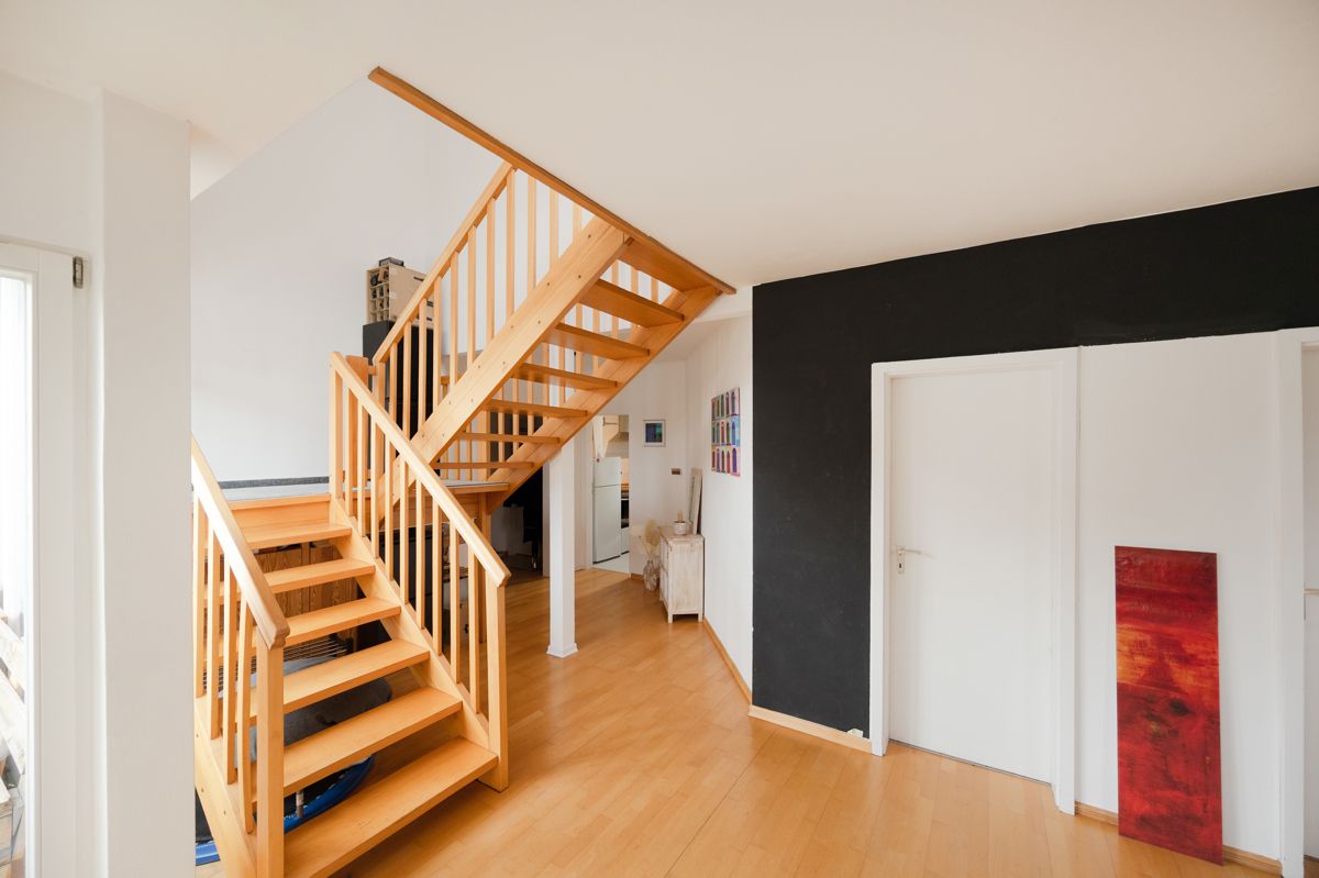 Der offene Treppenaufgang zur oberen Ebene