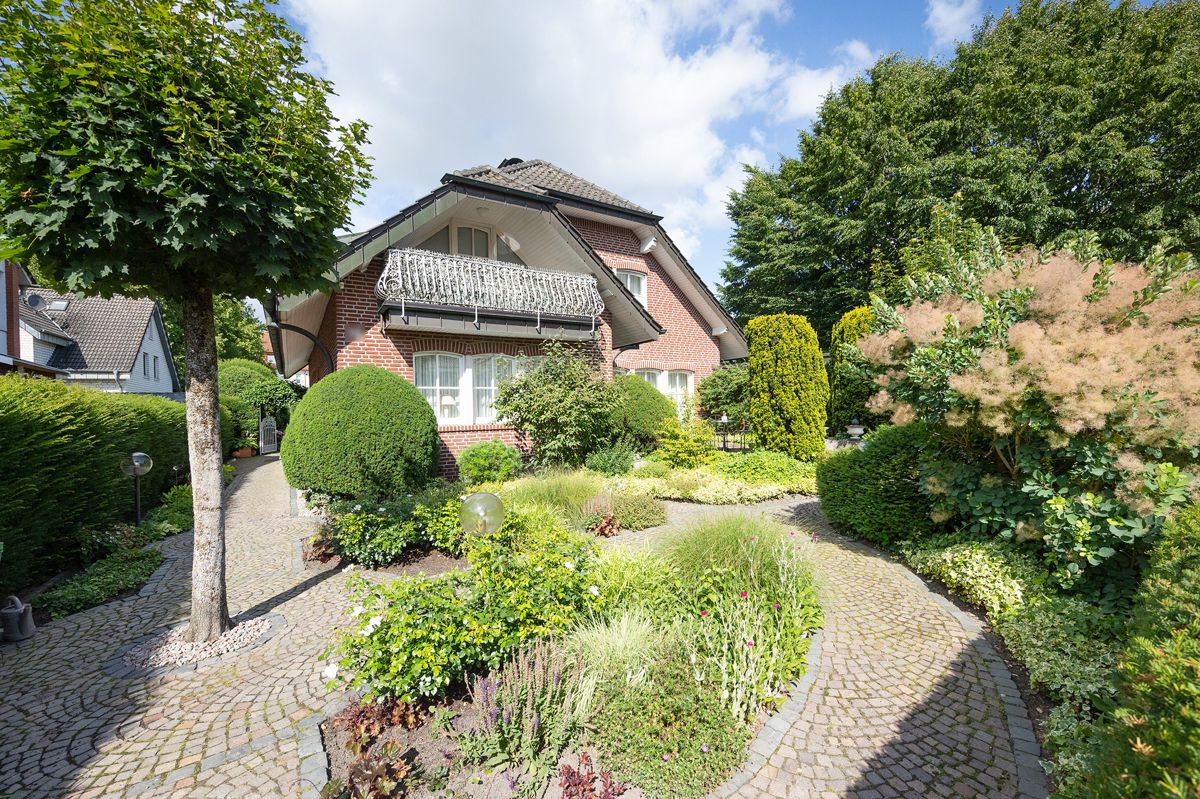 Eingangsbereich mit Vorgarten