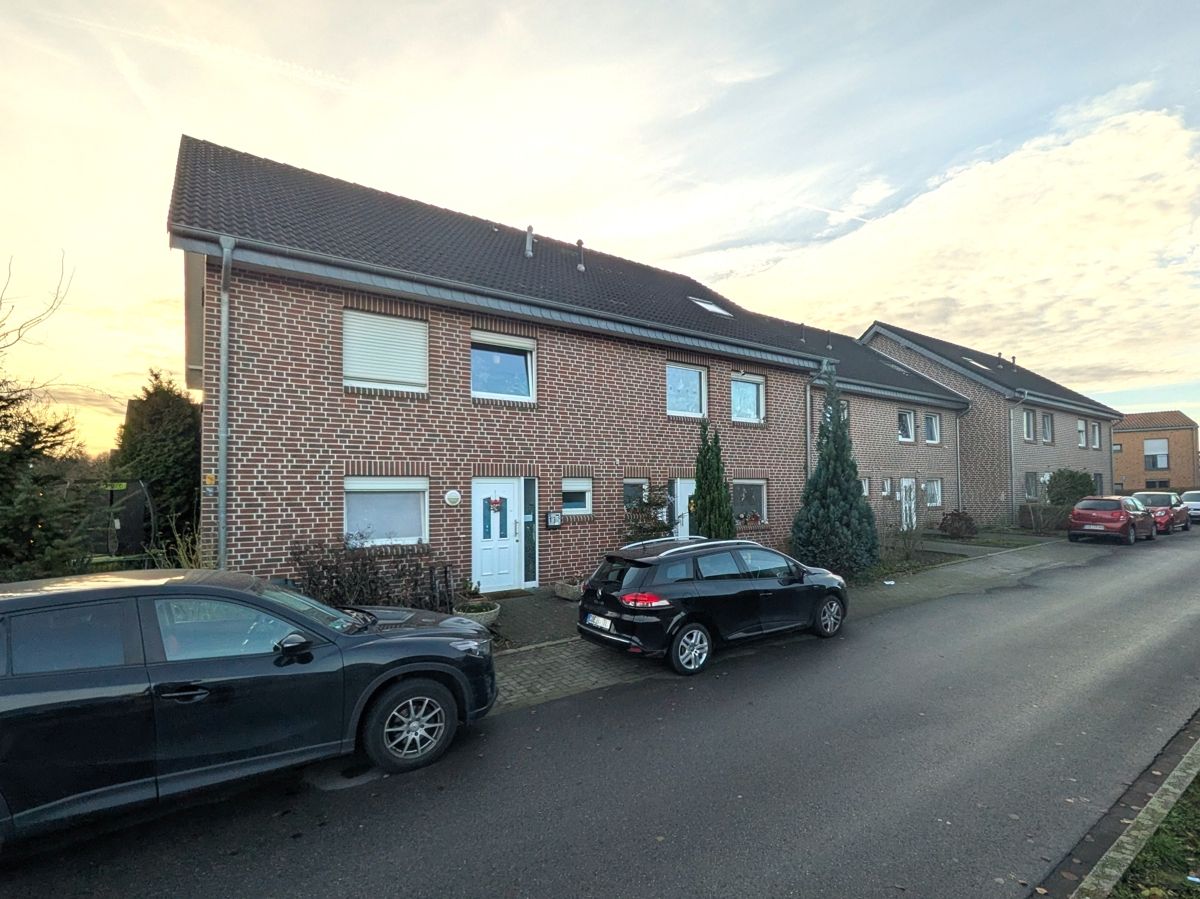 Modernes Reihenhaus mit 6 Wohneinheiten