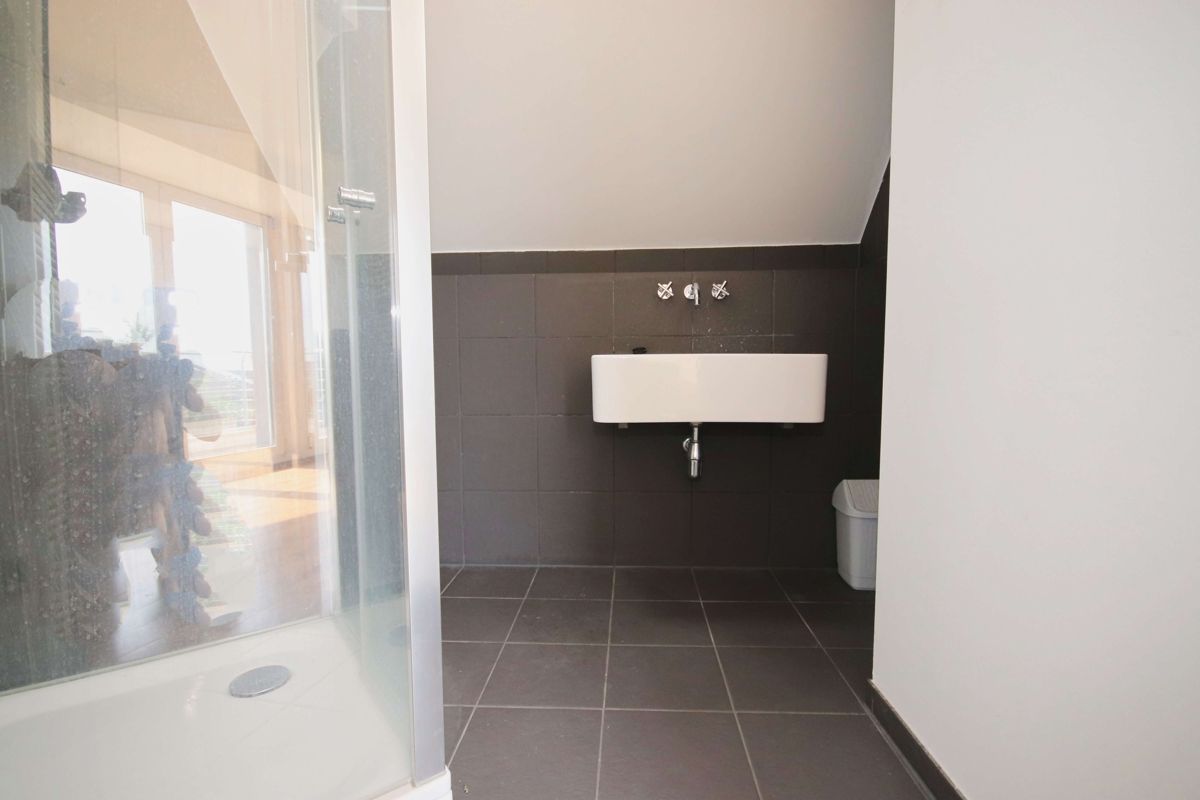 Bad mit Dusche im OG - sep. WC vorhanden