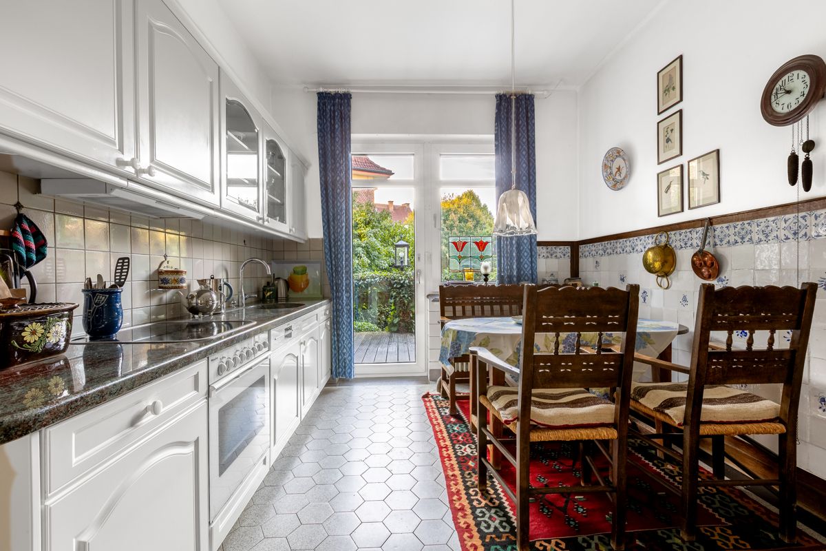 Küche mit Zugang zur Terrasse