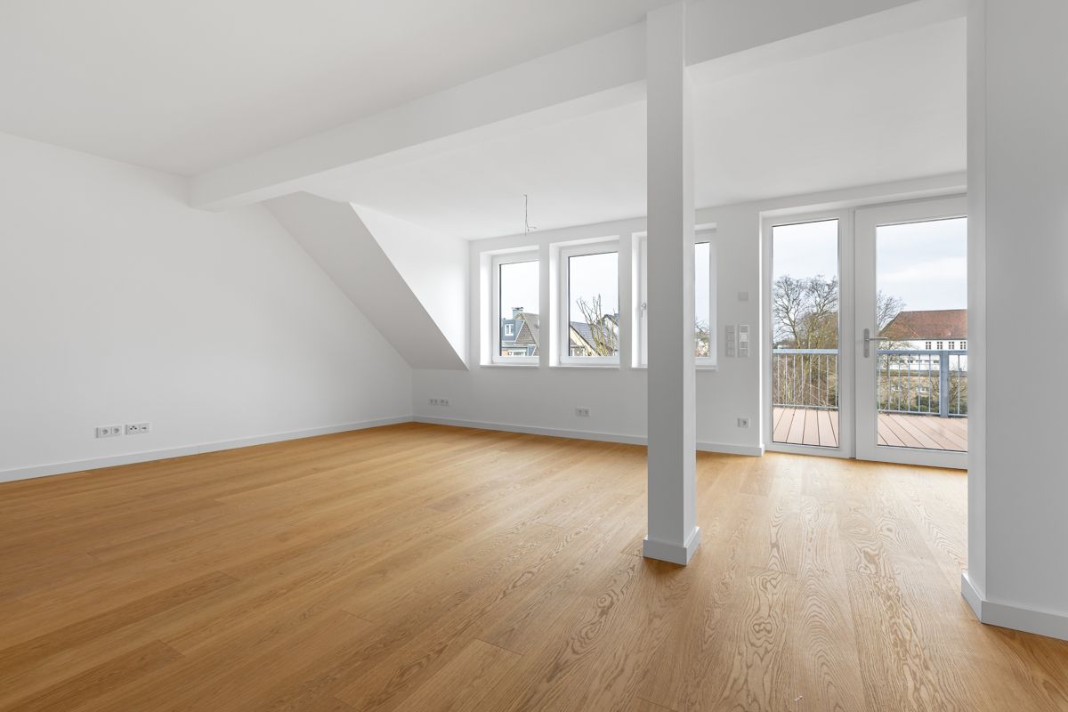 Der lichtdurchflutete, weitläufige Wohn- und Essbereich...