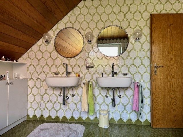 mit Dusche, Wanne, WC, Bidet, Doppelwaschtisch