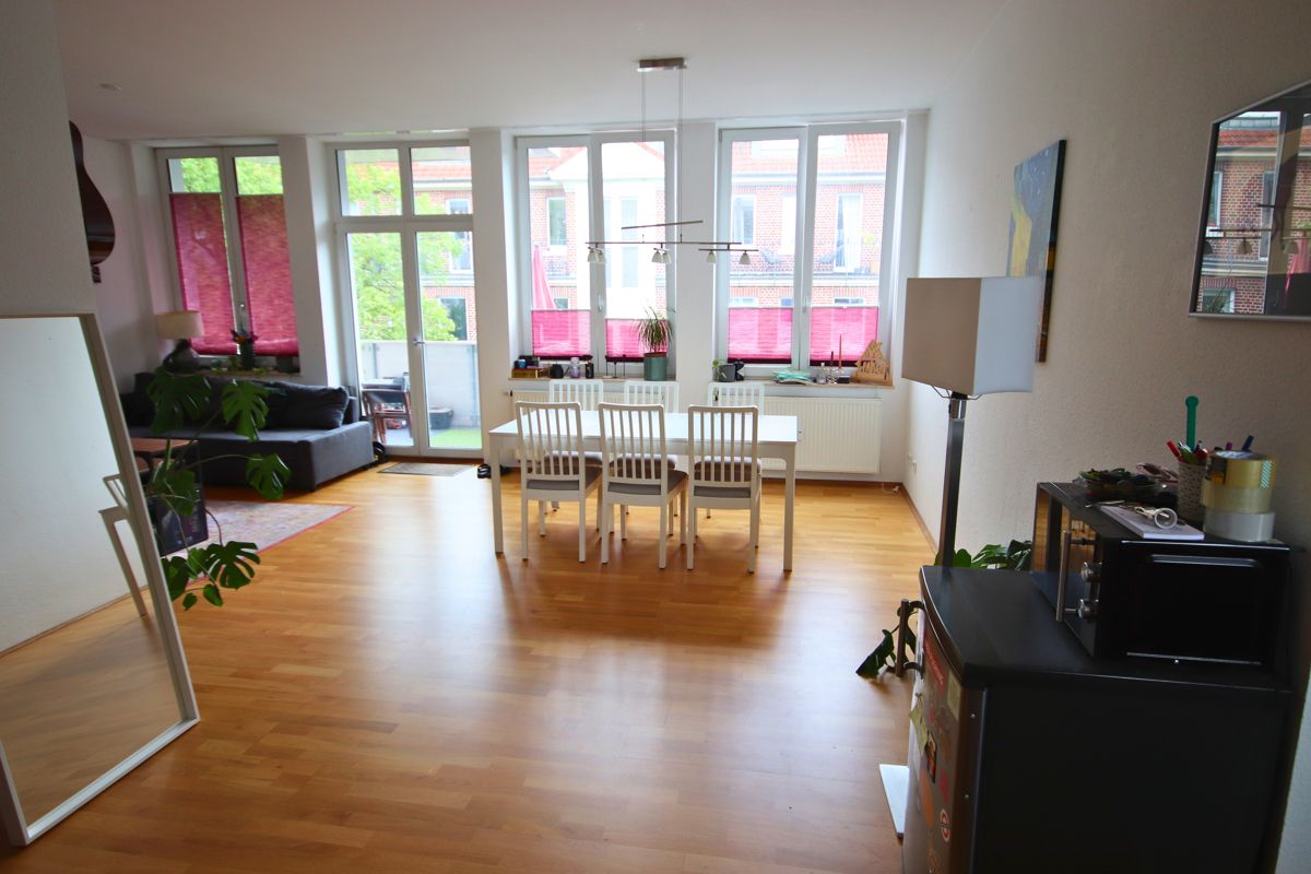 Blick in den großzügigen Wohnraum