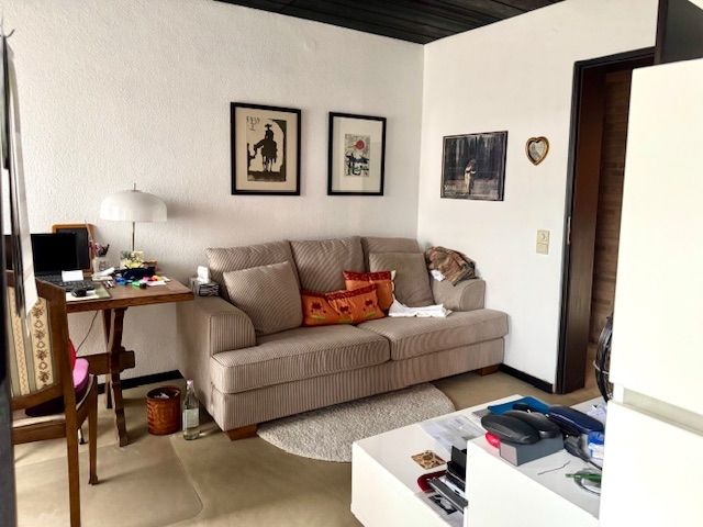 Das Jugendzimmer mit Balkon und Schlafebene im Spitzboden