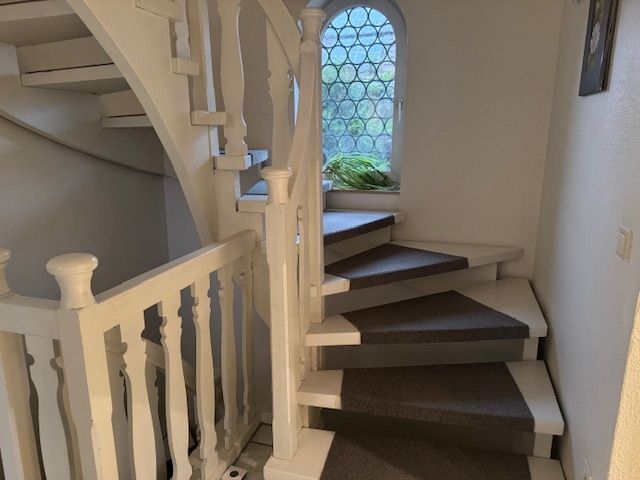 Die Holztreppe im Landhausstil