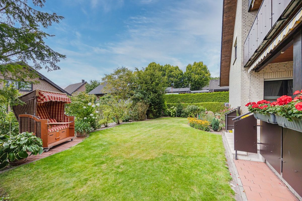 Garten mit Terrasse & Strandkorb