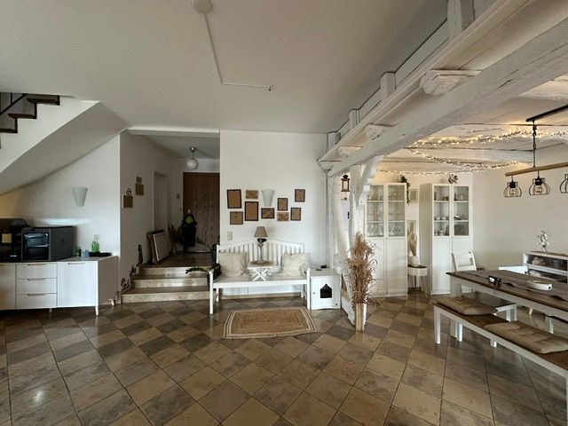 Wohnzimmer mit Blickrichtung Eingangstür