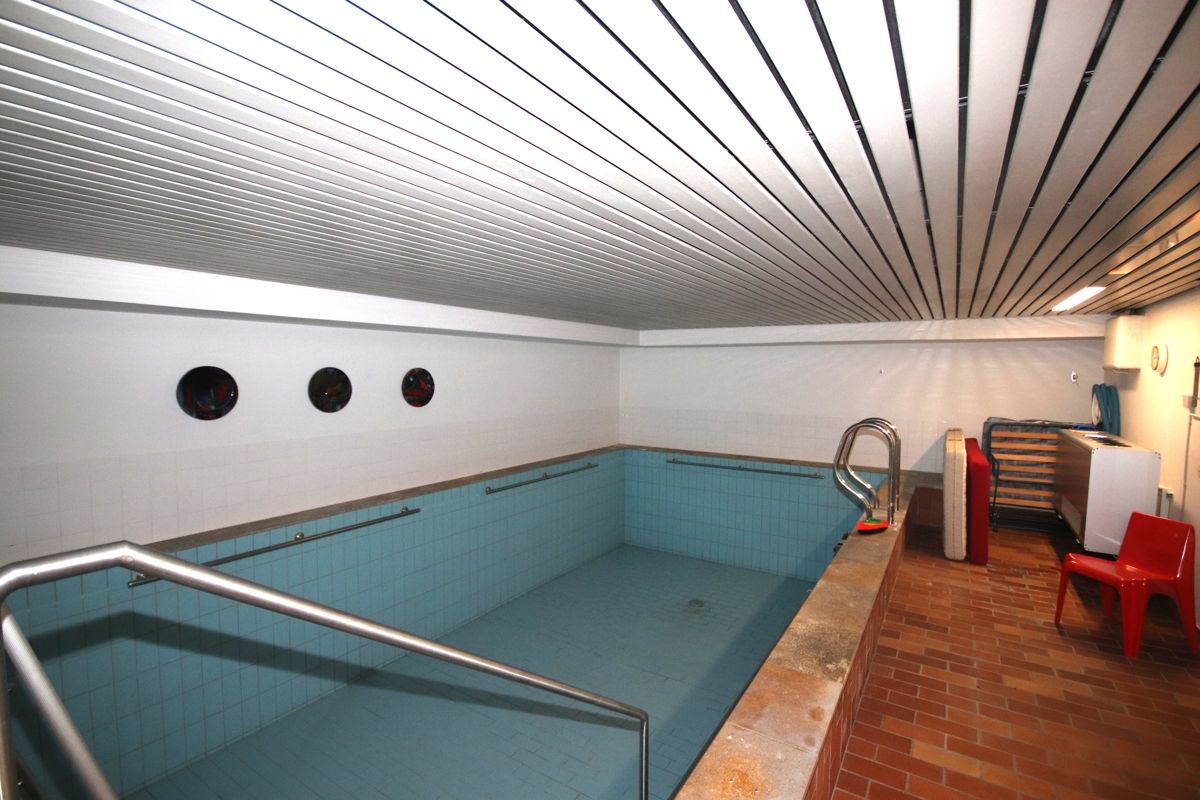 Pool im Keller