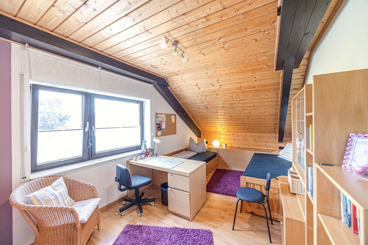 Lichtdurchflutetes DG-Schlafzimmer