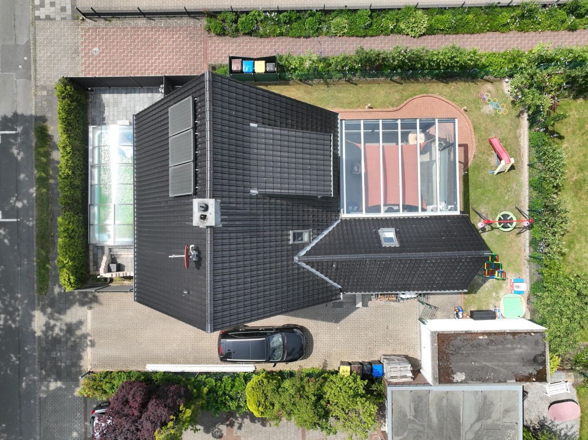 Einfamilienhaus mit Einliegerwohnung,Pool und exclusiven Wintergarten