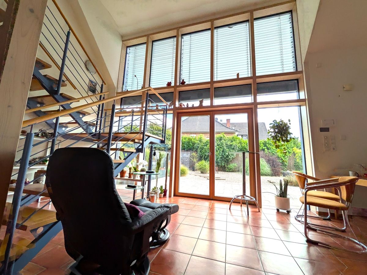 Die 25 m² große Fensterfront ist wertvoller Bestandteil dieses Energiespar-Passivhauses