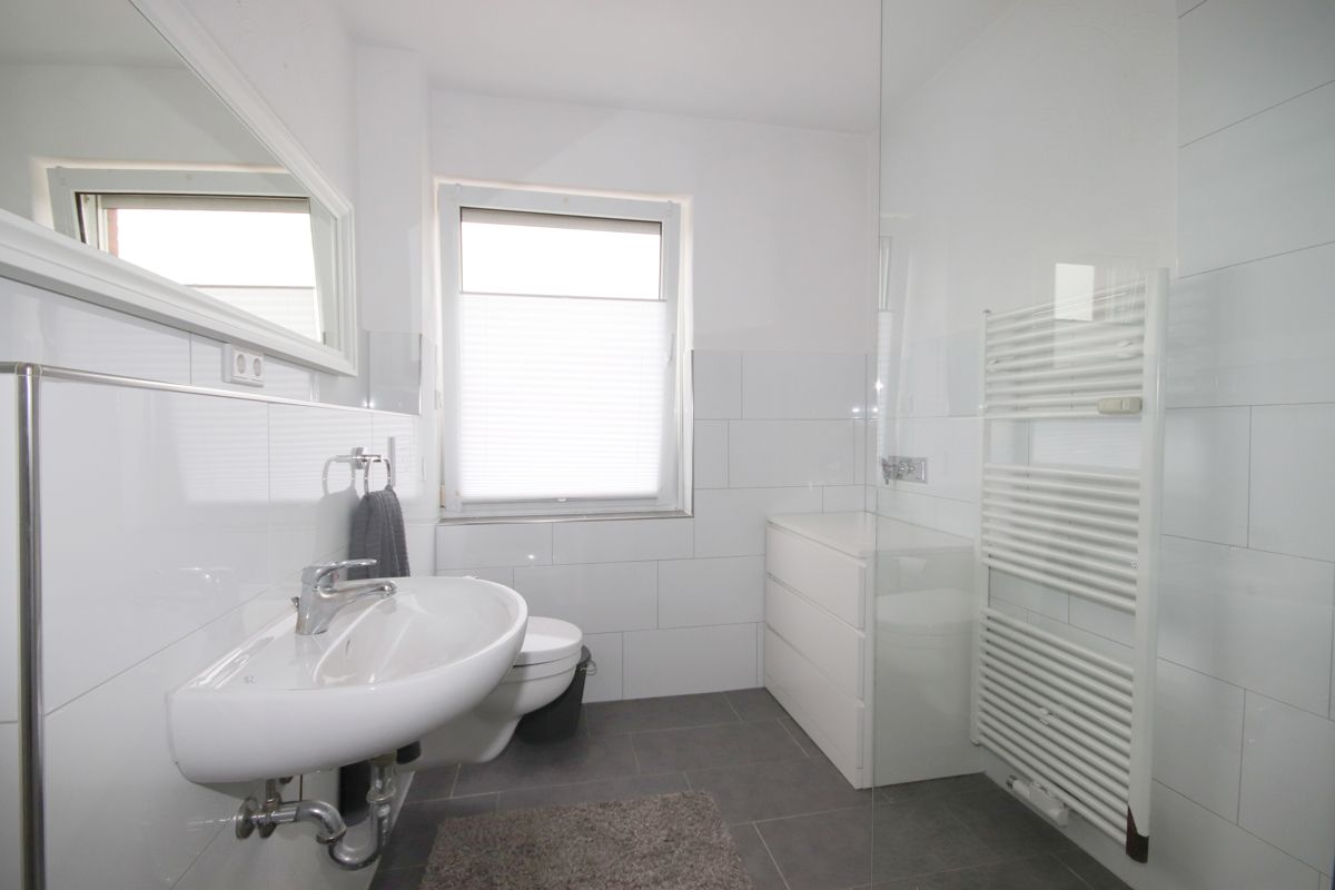 Bad+ebenerdige Dusche OG
