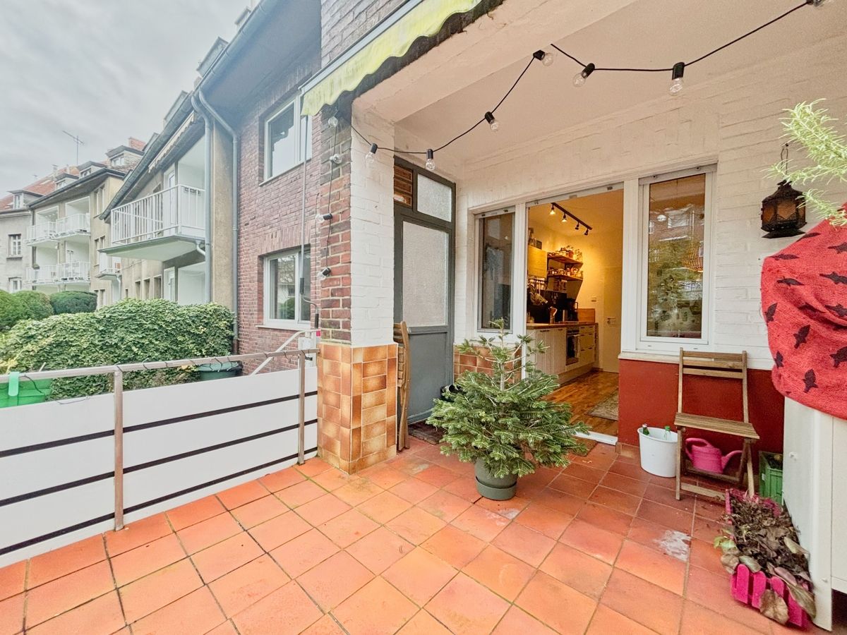 Die Hochterrasse mit Blick zur Küche...